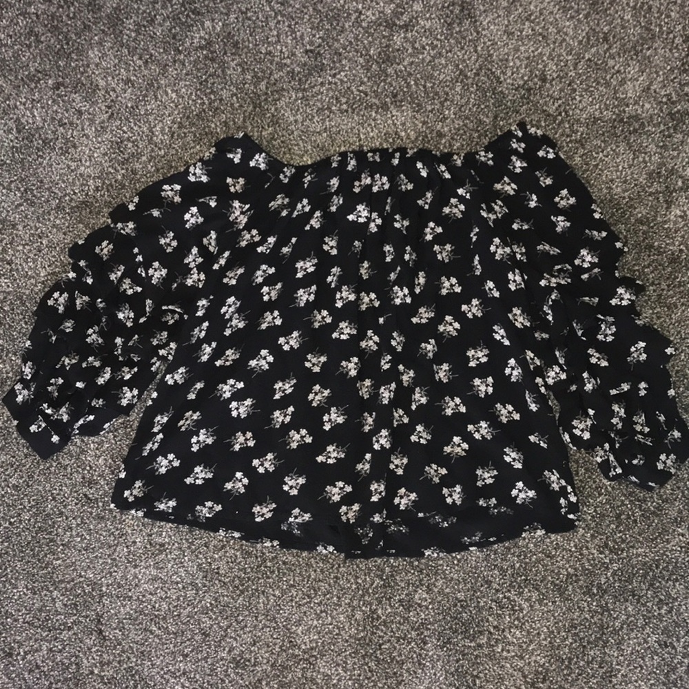 Off the shoulder long sleeve shirt